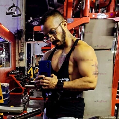 FOTOS DE HOMBRE TRANS LISTO PARA PASAR UN RATO DELICIOSO.