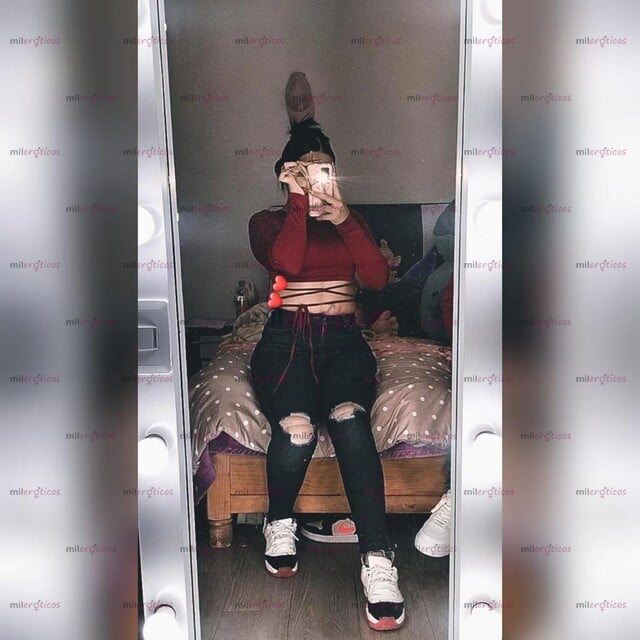 FOTOS DE MI AMOR SOY UNA PERRITA MUY CALIENTE ME ENCANTA CHUPARTELA TODA.