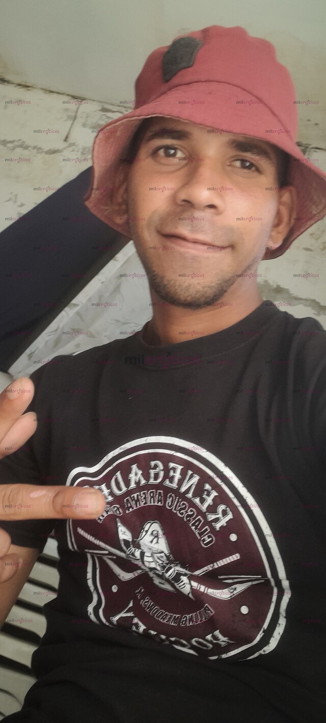FOTOS DE JOVEN EXTRANJERO CON LUGAR MUY CALIENTE CON VERGA ROMPEDORA DE CULO 20CM