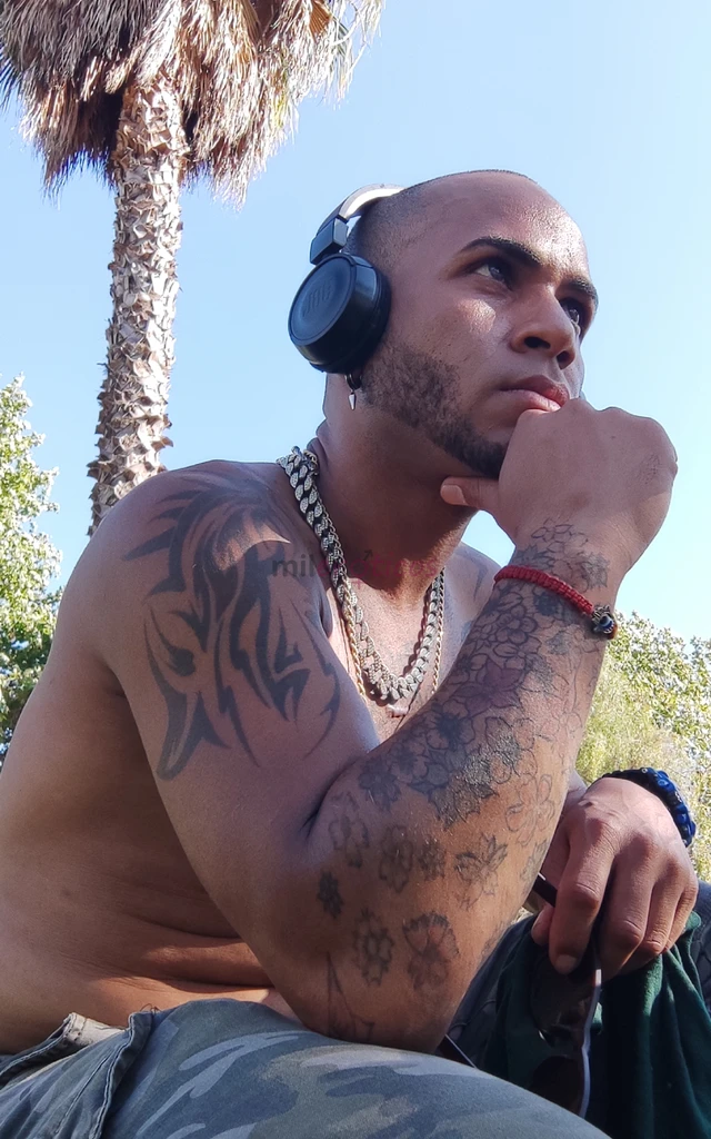 Macho vergon dotado full varonil trato de pareja besos caricias higienico sexo oral penetracion morboso fetiches fantasia trios buen amante apasionado...