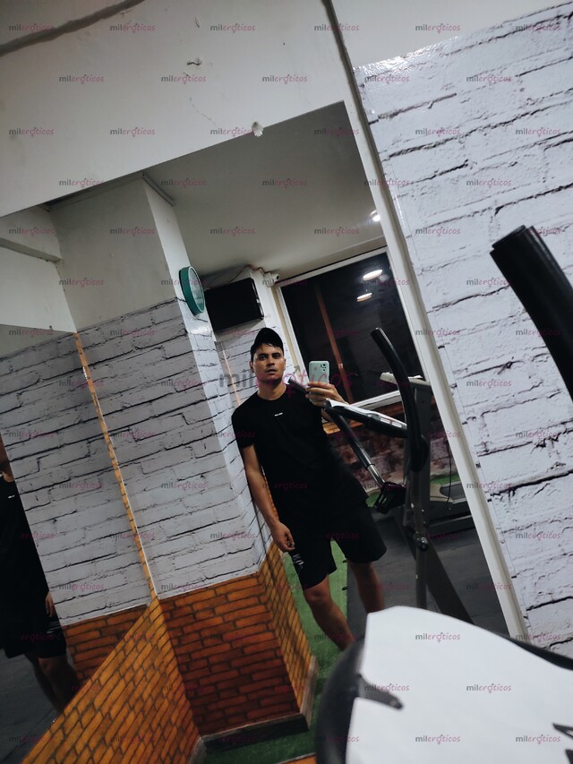 FOTOS DE HOMBRE VARONIL SERIO DISCRETO MASAJISTA CON GANAS DE BUEN SEXO DISPONIBLE 24.7