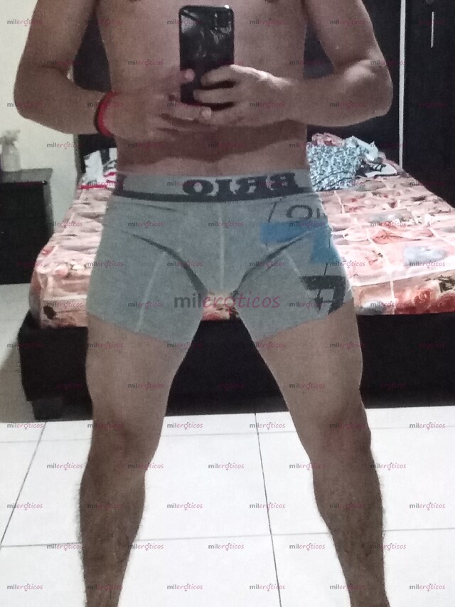 FOTOS DE JOVEN DE BUEN FÍSICO, MASAJISTA Y BAILARIN EXÓTICO DISPUESTO A COMPLACERTE!