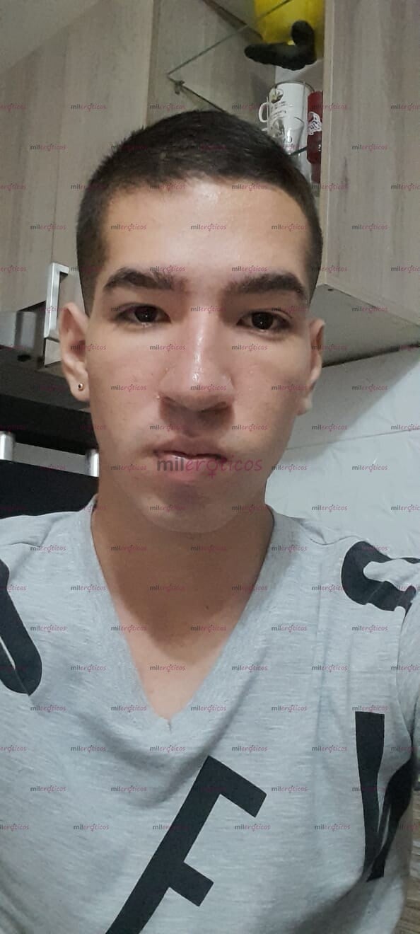 FOTOS DE SOY UN CHICO TIERNO Y CALIENTE, DISPUESTO A COMPLACER TUS FANTASÍAS SEXUALES