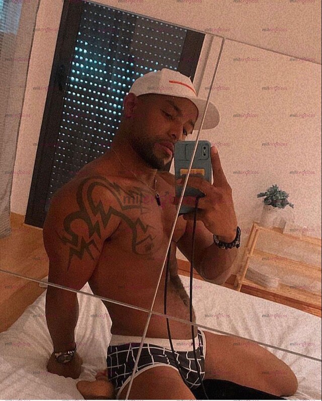 FOTOS DE MORENO ACTIVO VERGON XXL CON LOS HUEVOS LLENOS DE LECHE