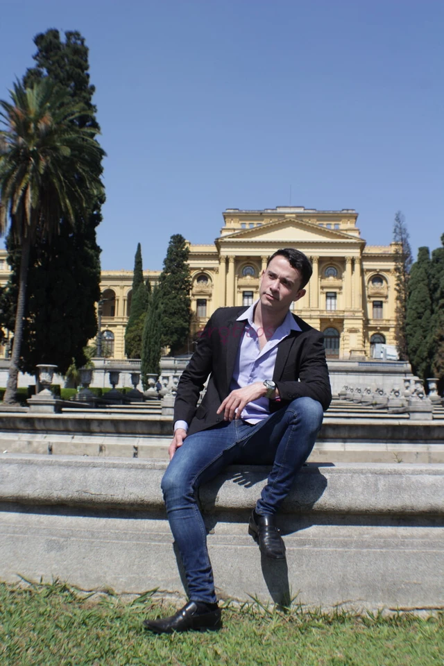 Prazer meu nome diego carvalho tenho 30 anos 1 79 alt 78 kg corpo malhado 21 cm de dote e cabecudo amp e uma bunda grande e lisa como acompanhante amp...