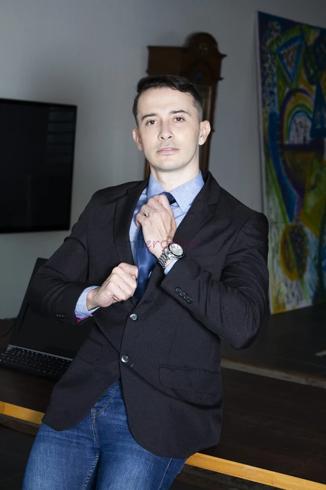 Prazer meu nome diego carvalho tenho 30 anos 1 79 alt 78 kg corpo malhado 21 cm de dote e cabecudo amp e uma bunda grande e lisa como acompanhante amp...