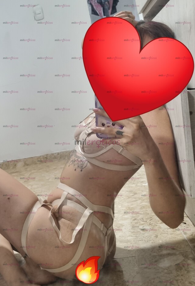 FOTOS DE HOLA, MI NOMBRE ES KAREN SOY UNA CGICA DELGADA Y MUY SIMPATICA.