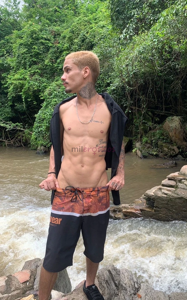Loirinho magrinho barriga tanqhinho tatuado bigodinho marrento hehecurto dominar bem gostoso tudo na calma beijando seu corpo de cima pra baixo faland...