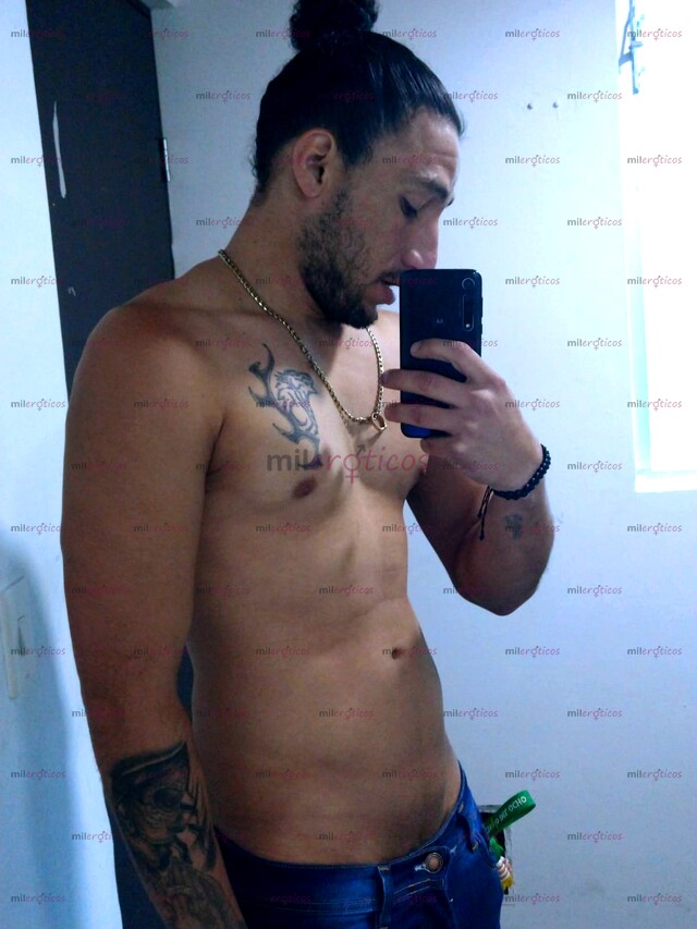 FOTOS DE HOLA SOY UN CHICO SUPER CALIENTE DE GRANDE POLLA CON MUCHA LECHE