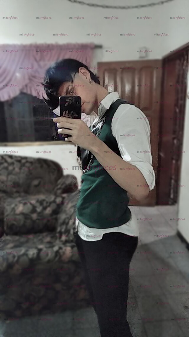 FOTOS DE BILINGÜE ENGLISH SPANISH, TU POLLO IDEAL! YOUR IDEAL YOUNG BOY