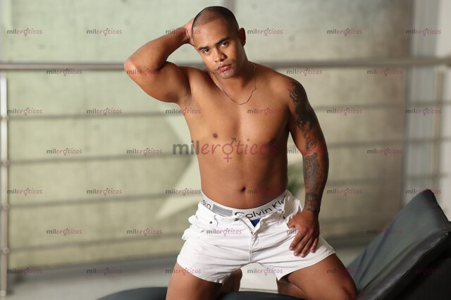 FOTOS DE MORENO CALIENTE, ME APODAN BLOQUEO, ME ENCANTA EL SEXO DURO Y APACIONADO,