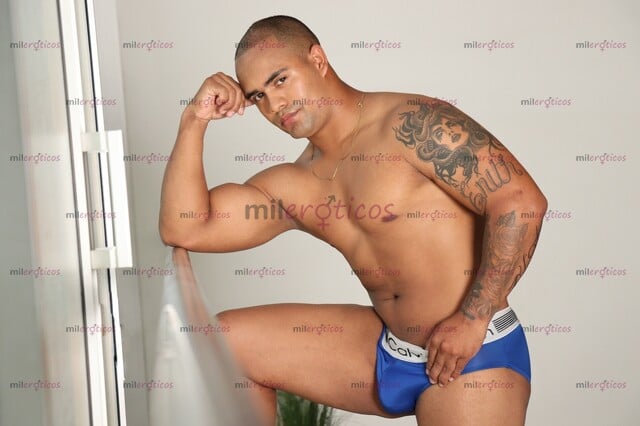 FOTOS DE MORENO CALIENTE, ME APODAN BLOQUEO, ME ENCANTA EL SEXO DURO Y APACIONADO,