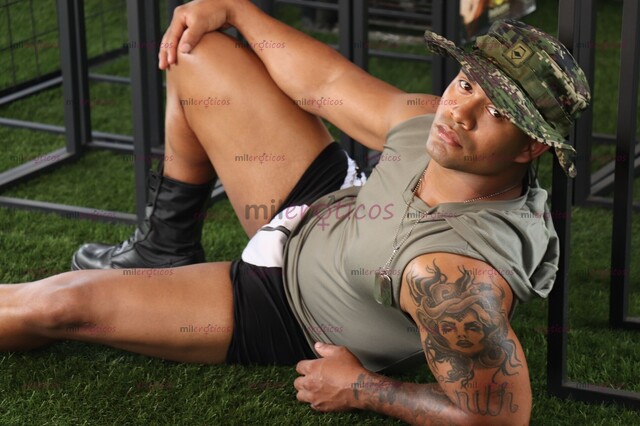 FOTOS DE MORENO CALIENTE, ME APODAN BLOQUEO, ME ENCANTA EL SEXO DURO Y APACIONADO,