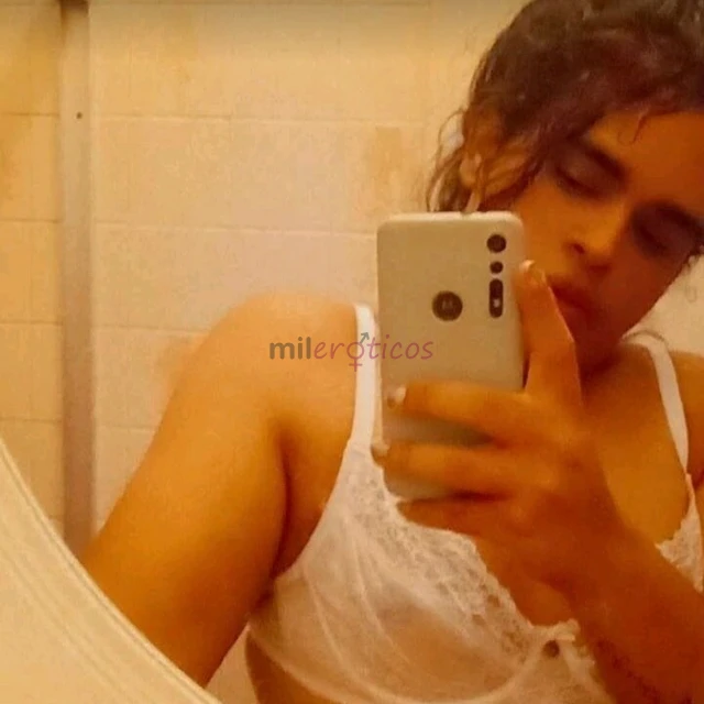 Sou uma travesti carinhosa tenho 25 anos e realizo seus fetiches sou apenas passiva mas adoro ser chupada gosto de um sexo bem gostoso sem frescuras e...