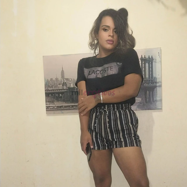 Sou uma travesti carinhosa tenho 25 anos e realizo seus fetiches sou apenas passiva mas adoro ser chupada gosto de um sexo bem gostoso sem frescuras e...