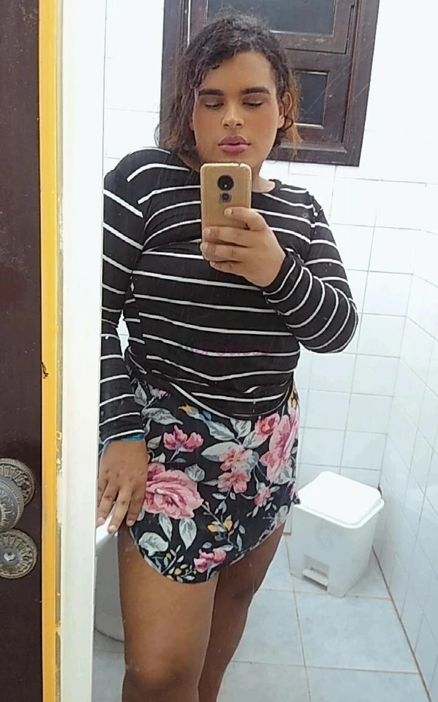 Sou uma travesti carinhosa tenho 25 anos e realizo seus fetiches sou apenas passiva mas adoro ser chupada gosto de um sexo bem gostoso sem frescuras e...