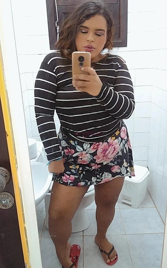 Sou uma travesti carinhosa tenho 25 anos e realizo seus fetiches sou apenas passiva mas adoro ser chupada gosto de um sexo bem gostoso sem frescuras e...