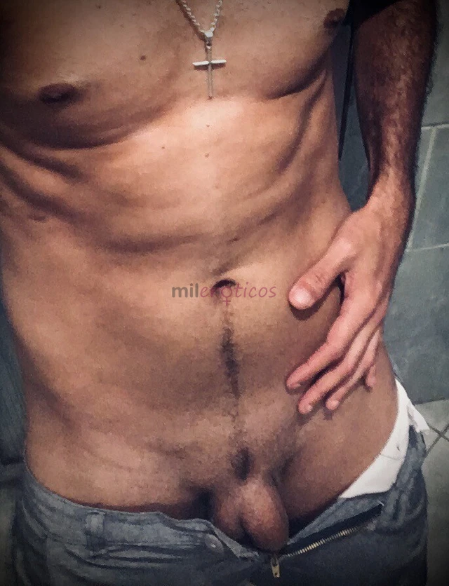 Me diga o que procura e eu realizo atencioso amigo carinhoso bem humorado e disposto a realizar os seus desejos realizo massagem e outras coisas mais...