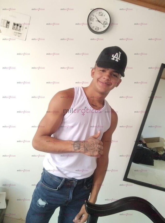 FOTOS DE EDUARD SANCHEZ 19 AÑOS VERSÁTIL FULL COMPLACIENTE