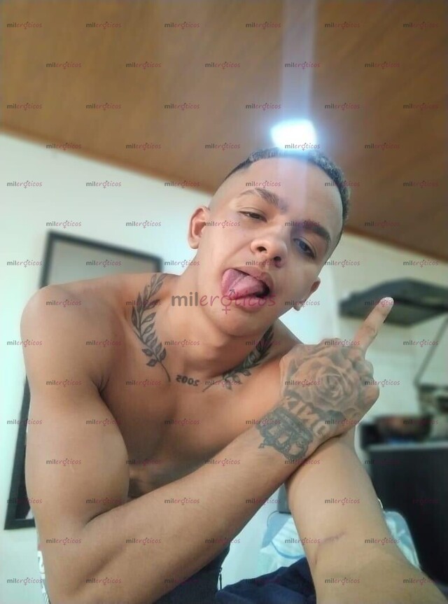 FOTOS DE EDUARD SANCHEZ 19 AÑOS VERSÁTIL FULL COMPLACIENTE