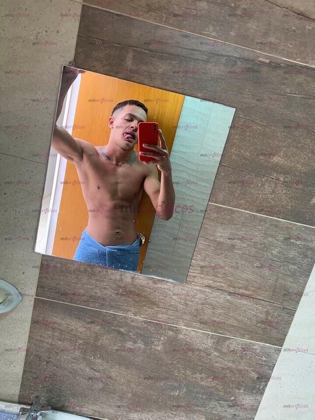 FOTOS DE EDUARD SANCHEZ 19 AÑOS VERSÁTIL FULL COMPLACIENTE