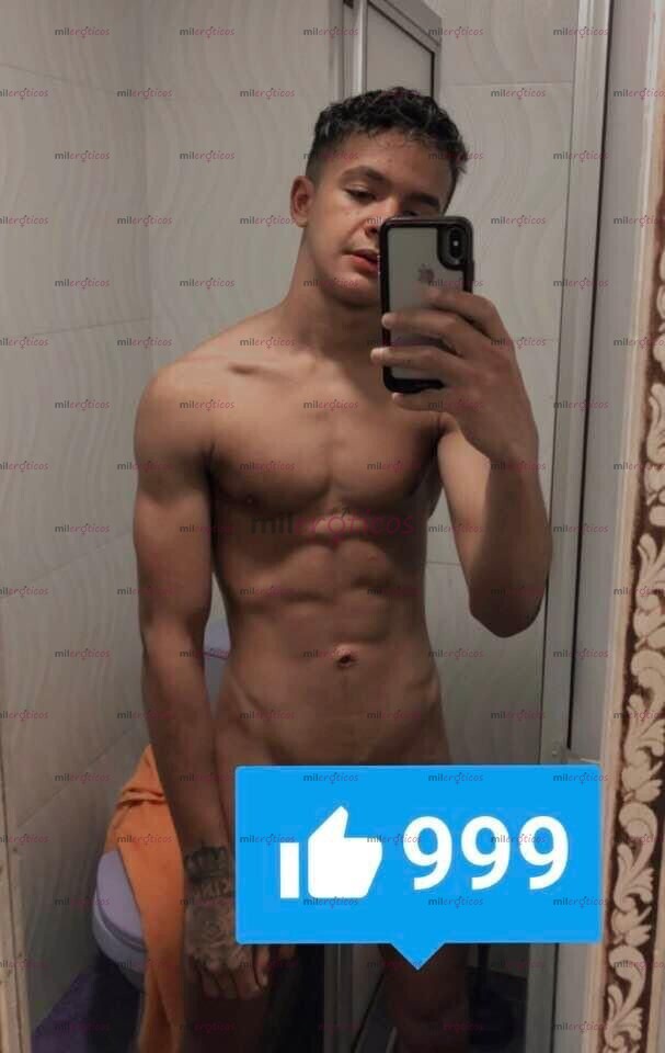 FOTOS DE EDUARD SANCHEZ 19 AÑOS VERSÁTIL FULL COMPLACIENTE