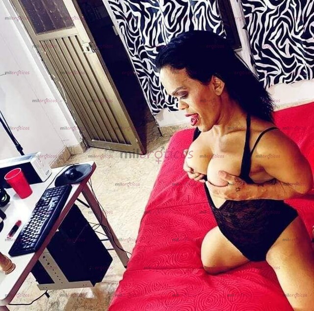 FOTOS DE PRIMERA MUJER TRANS TRAVIESA PERVERTIDA DE MENTE ABIERTA CON JUGUETES SEXUALES