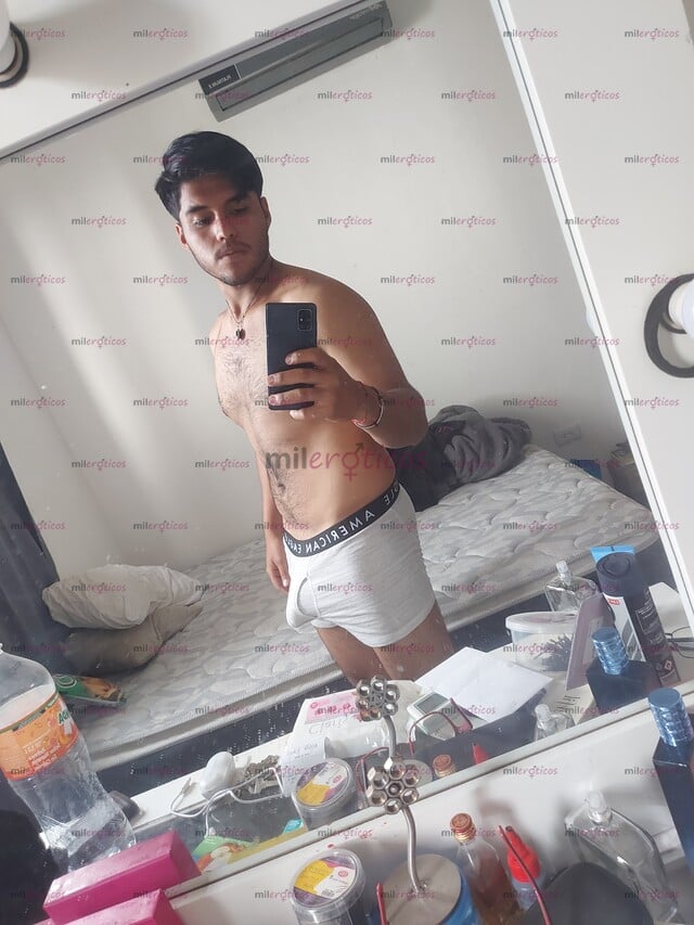 FOTOS DE CHICO ACTIVO DE 20 AÑOS CON 19 CM QUE TE COMPLACERAN TODO TUS FETICHES
