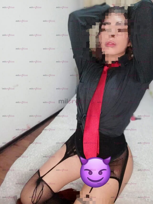 FOTOS DE KIM ÚNICA, BONITA ARRECHA NIÑA NINFÓMANA MUY CACHONDA APRETADA FEMENINA