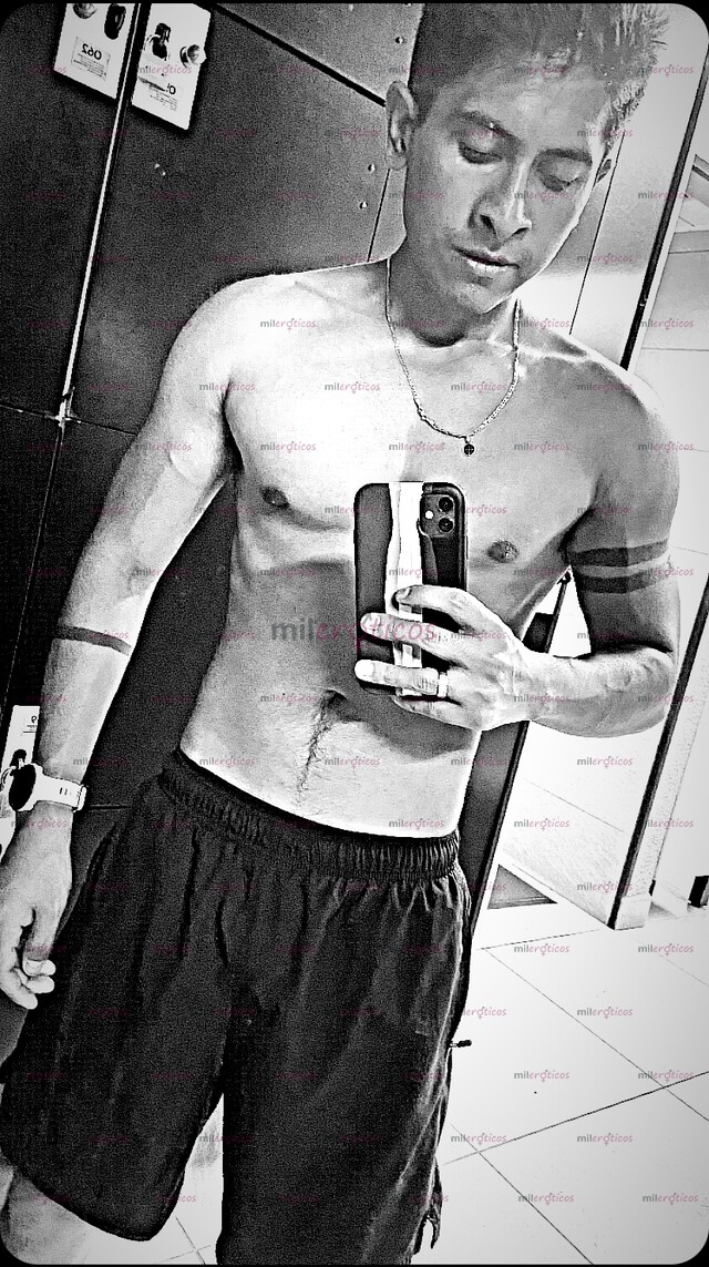 FOTOS DE CABRÓN ACTIVO 100% VARONIL Y CALIENTE, ESPERANDO POR TI.