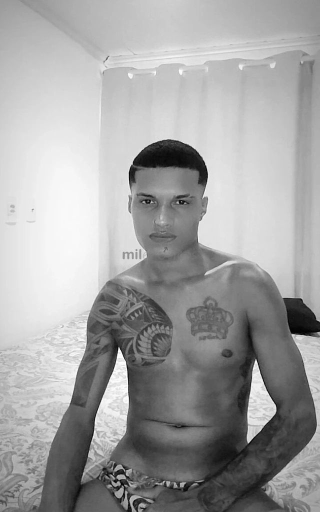 Cheio de pegada malvadao e carinhoso pronto pra te satisfazer 1 80 de altura bem gostoso 20 cm de pica pronto pra te satisfazer gostoso com local vem...
