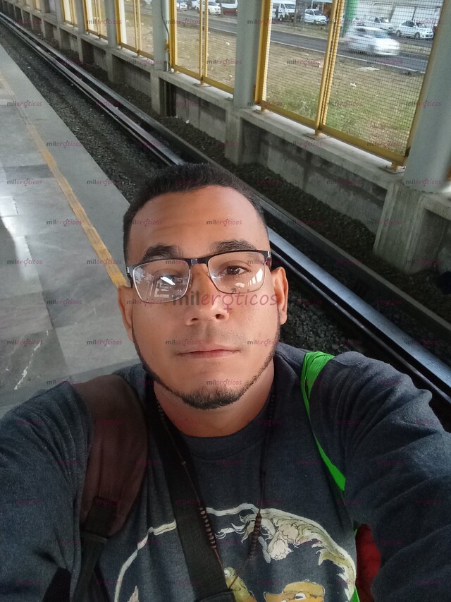 FOTOS DE VENEZOLANO 18 CM DE VERGA, CON GROSOR SÚPER DOTADO ACTIVO