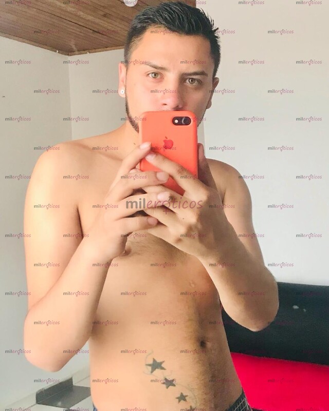 FOTOS DE CHICO SERIO DELGADO ARRECHO DISPUESTO A COMPLACERTE