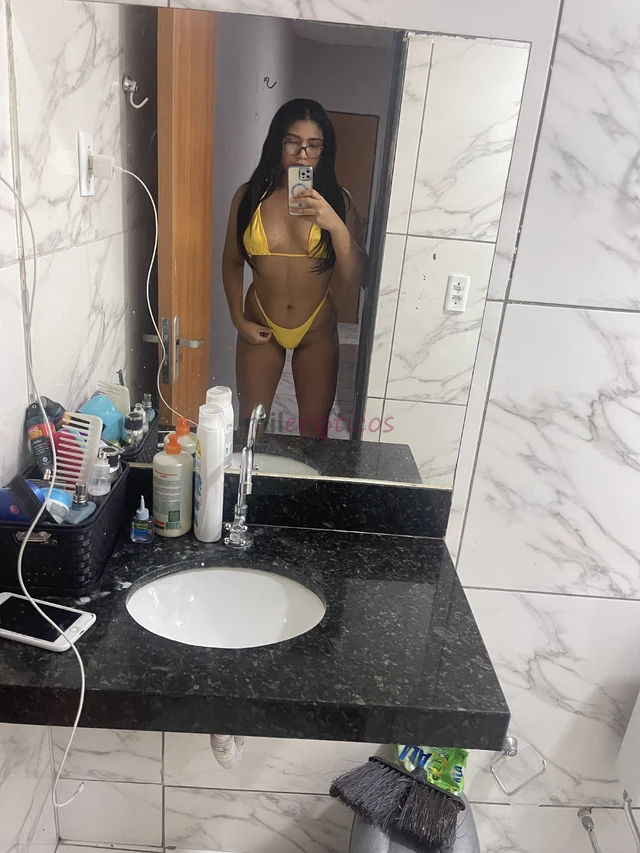 Ola meu amores mim paula venha fazer chamada de vdieo gostosa comigo eu peladinha mim masturbando coloco no cuzinho tambem 50 reais 15 minutos bb vend...