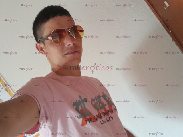 FOTOS DE MI NOMBRE BRIAN UN CHICO DE 26 AÑOS CON DESEOS DE SATISFACER TUS FANTASÍAS