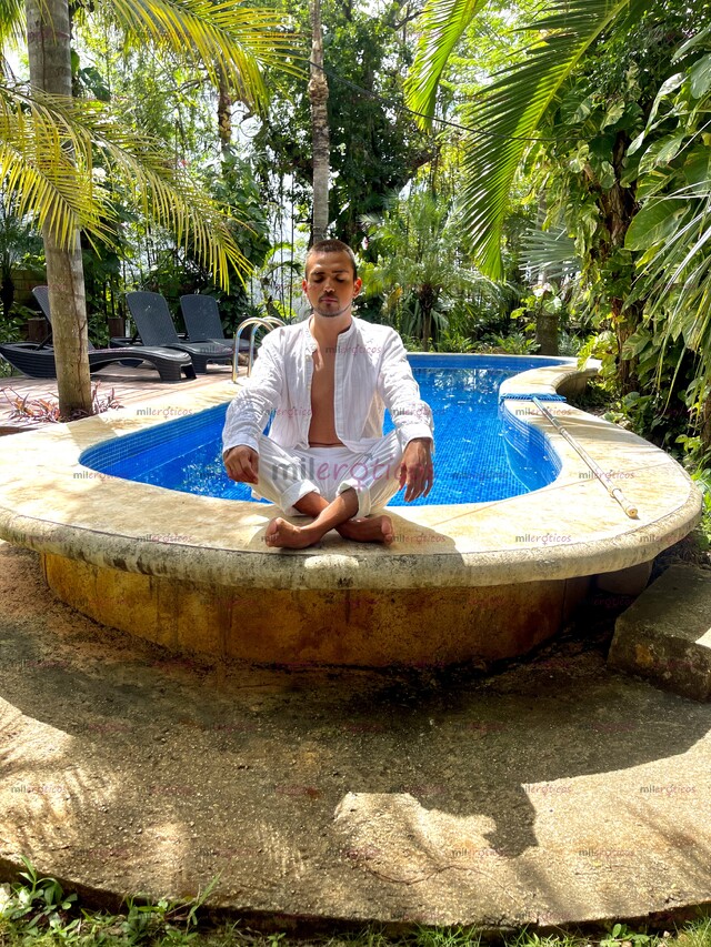 FOTOS DE TERAPEUTA CHILENO EXPERTO EN MASAJE, TANTRA Y BIENESTAR DEL CUERPO 9987238574
