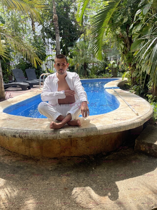 FOTOS DE TERAPEUTA CHILENO EXPERTO EN MASAJE, TANTRA Y BIENESTAR DEL CUERPO 9987238574