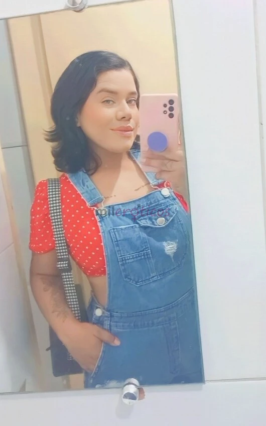 Me chamo lali tenho 22 aninhos 1 60 m de altura 65 kg sou uma acompanhante bem gostosa dona de uma buceta enorme apertadinha e muito gostosa eu adoro...