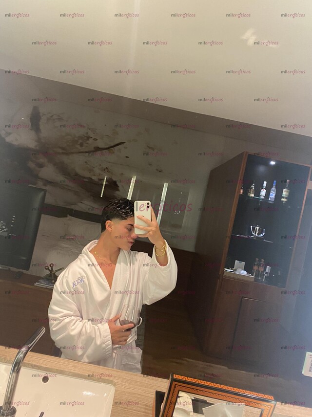 FOTOS DE DISPONIBLE COLOMBIANO JOVEN ATRACTIVO VERGON LECHERO