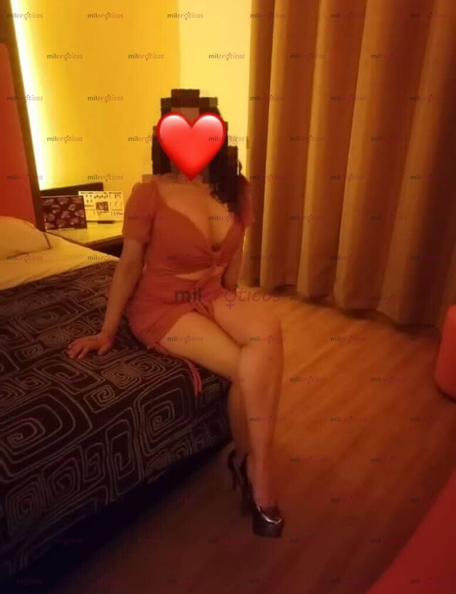 FOTOS DE ME ENCANTAN TUS MANOS EN MI CADERA Y BESOS EN EL CUELLO