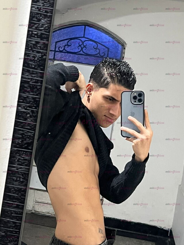 FOTOS DE JOVEN SERIO Y VARONIL DISPUESTO A COMPLACERTE EDUCADO FULL ASEADO Y COMPLACIENTE