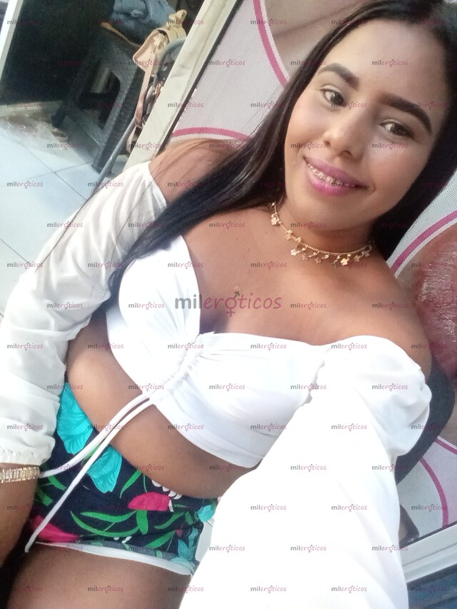 FOTOS DE HERMOSA MORENA VENEZOLANA DIVERTIDA Y COMPLACIENTE