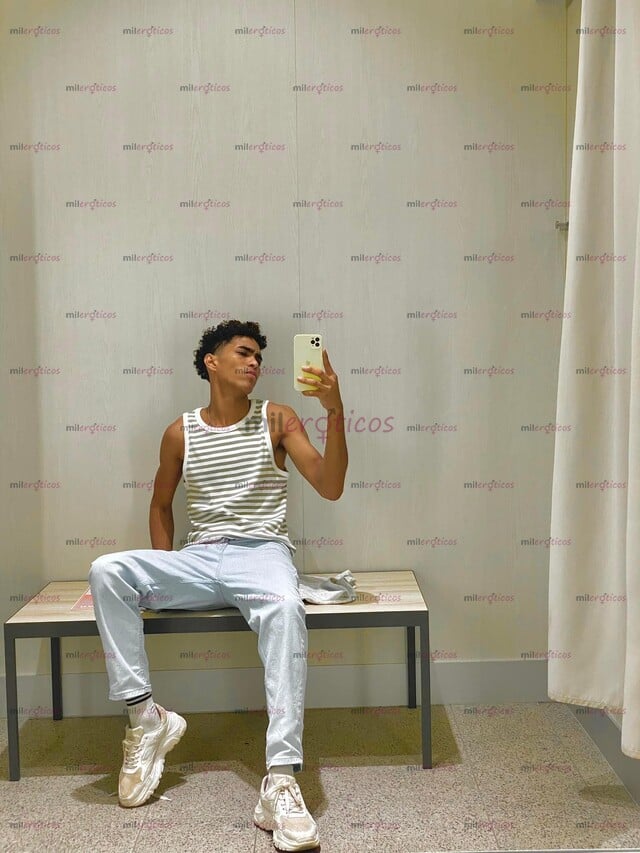 FOTOS DE JOVEN MORENO VERGON DELGADO Y ATLÉTICO. LATINO CALIENTE