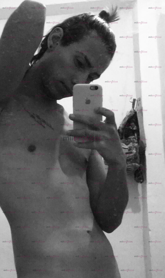 FOTOS DE CHICO DELGADO VERSÁTIL DISPUESTO A LO QUE SALGA