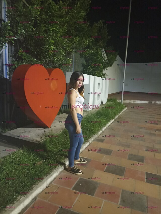 FOTOS DE POLLITA DE 21 AÑOS CON ATRIBUTOS NATURALES BLANQUITA