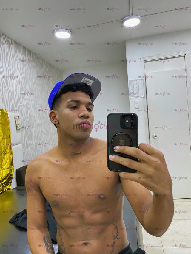 FOTOS DE MORENO, BISEXUAL, RECIÉN EXPERIMENTADO CON MANES, VERGA GRUESA, FULL COMPLACIENT