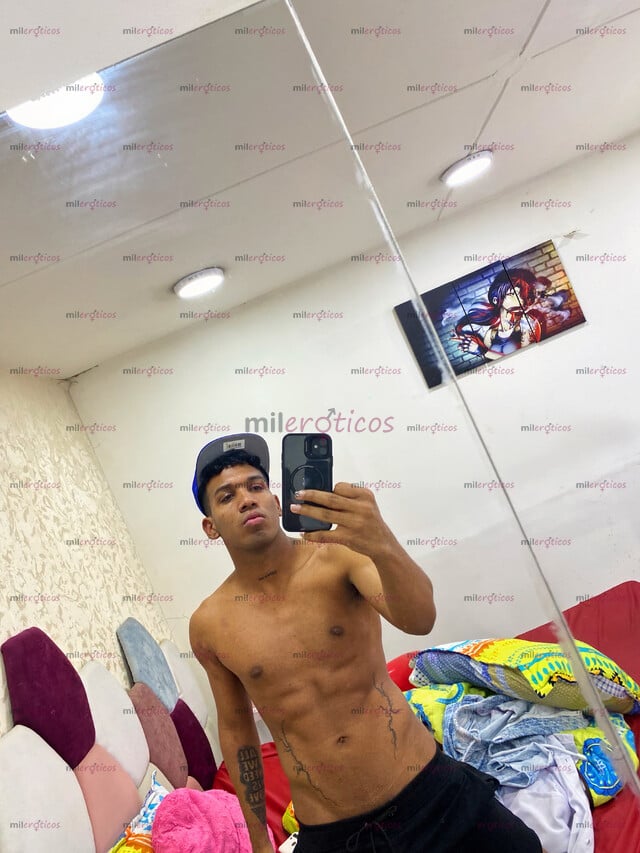 FOTOS DE MORENO, BISEXUAL, RECIÉN EXPERIMENTADO CON MANES, VERGA GRUESA, FULL COMPLACIENT