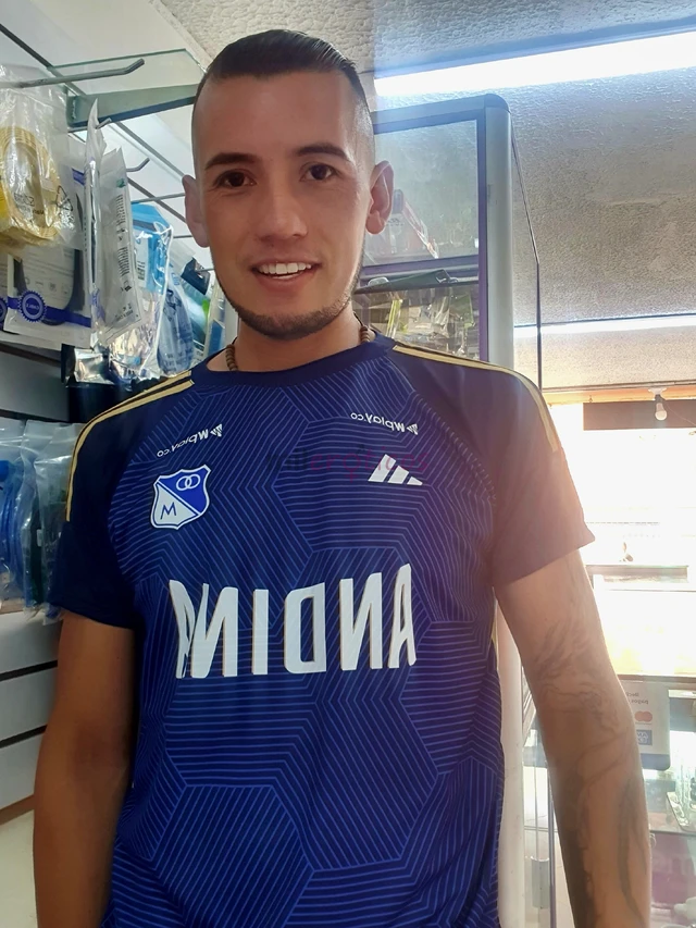 Ola sou colombiano moro em manaus alto e atletico escreva para mim e me diga o que voce tem em mente atendendo somente mulheres valor horario r 150 am...