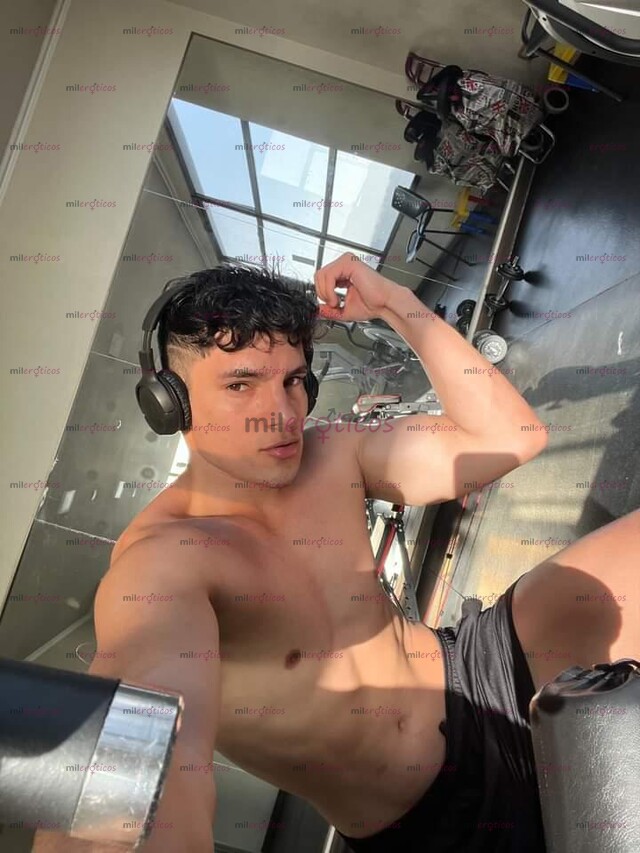 FOTOS DE LUKAS MODELO ECUATORIANO CALIENTE BUENA VERGA Y CULO