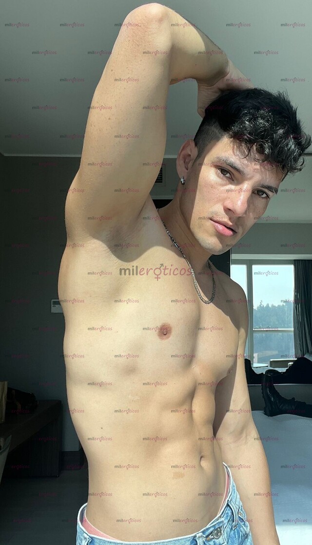 FOTOS DE LUKAS MODELO ECUATORIANO CALIENTE BUENA VERGA Y CULO
